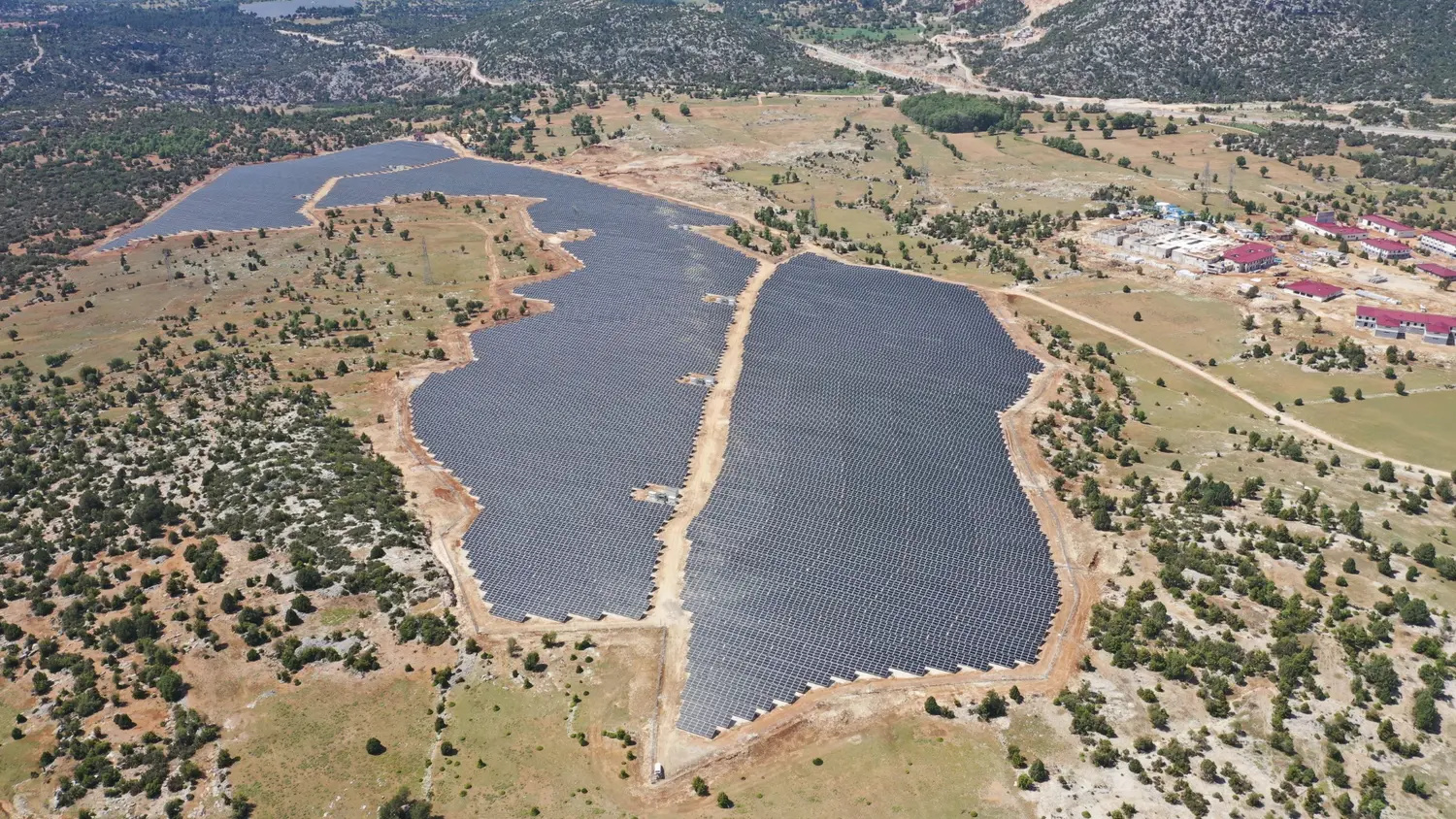 Antalya Akseki 33 MW güneş enerjisi santrali